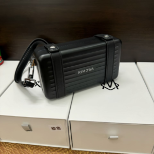 rimowa شنطة