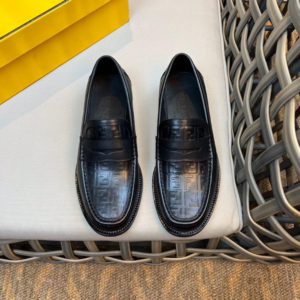 fendi حذاء