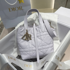 dior شنطة