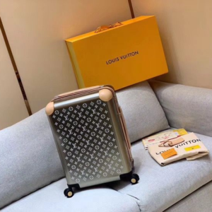louis vuitton شنطة سفر