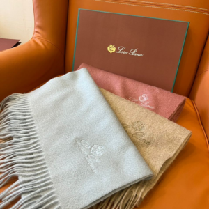 loro piana اسكارف