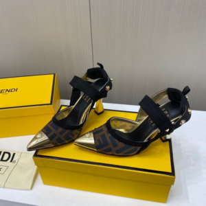 fendi حذاء