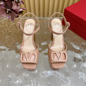 valentino حذاء