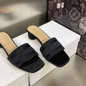 dior حذاء