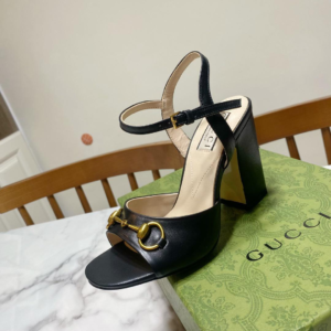 gucci حذاء