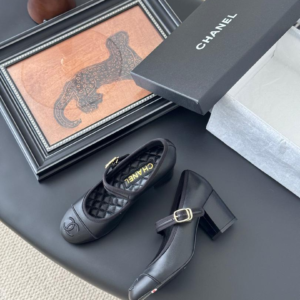 chanel حذاء
