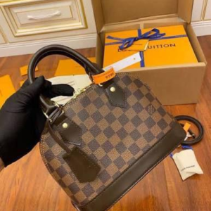 louis vuitton شنطة