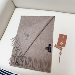 loro piana اسكارف