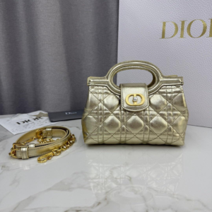 dior شنطة