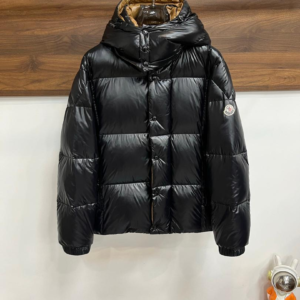 moncler جاكيت