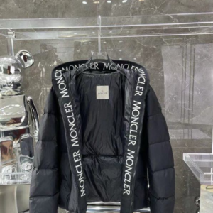 moncler جاكيت