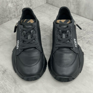 fendi حذاء