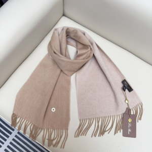 loro piana اسكارف