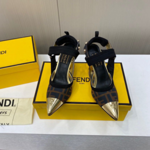 fendi حذاء