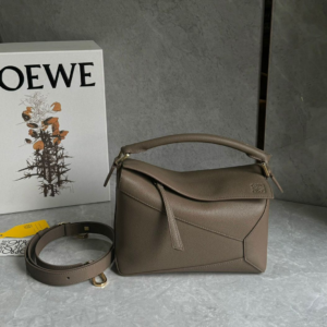 loewe شنطة
