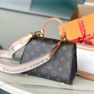 louis vuitton شنطة