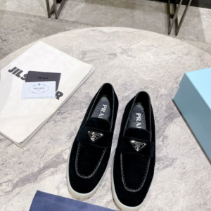 prada حذاء