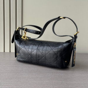 dior شنطة