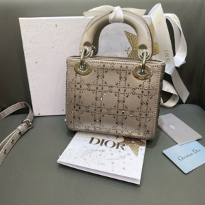 dior شنطة