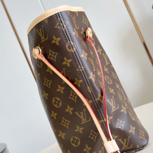 louis vuitton شنطة