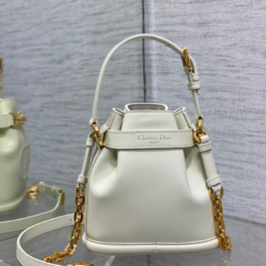 dior شنطة