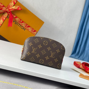 louis vuitton شنطة