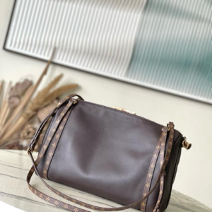 louis vuitton شنطة