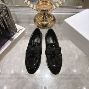 dior حذاء