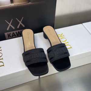 dior حذاء