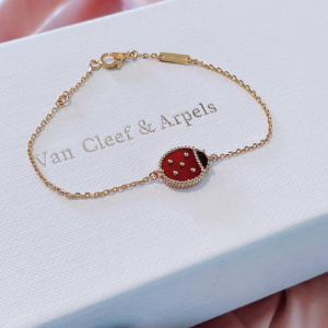 van cleef & arpels سلسلة