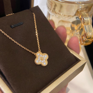 van cleef & arpels سلسلة