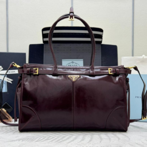 prada شنطة 