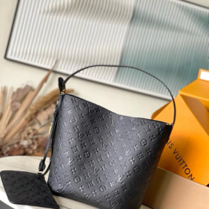 louis vuitton شنطة 