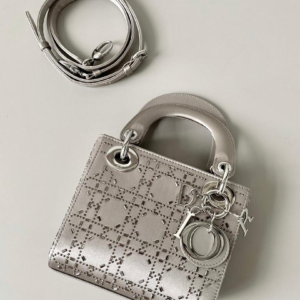 dior شنطة 
