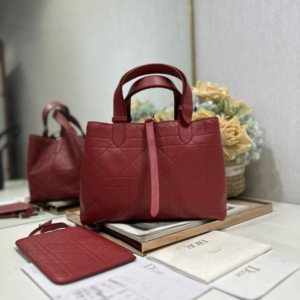 dior شنطة 