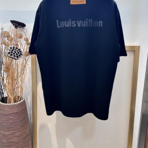 louis vuitton تيشيرت 