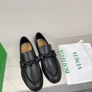 bottega veneta حذاء