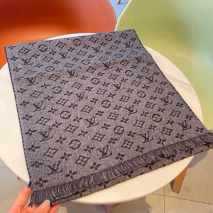 louis vuitton اسكارف