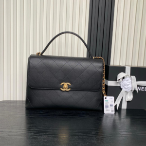 chanel شنطة