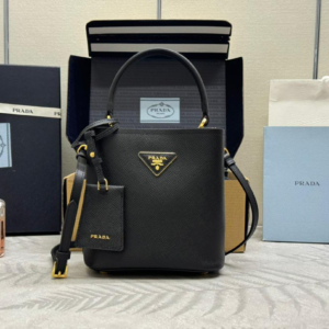 prada شنطة