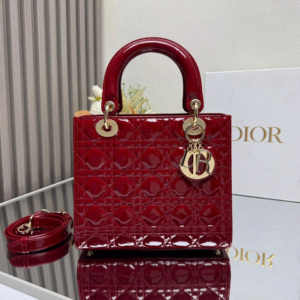 dior شنطة