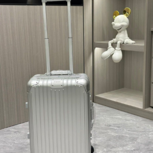 Rimowa شنطة سفر