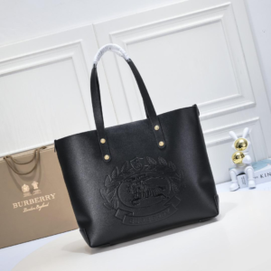 burberry شنطة