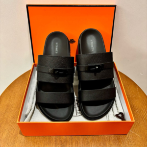 louis vuitton سليبر 