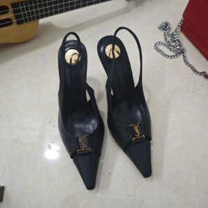 saint laurent حذاء نسائي