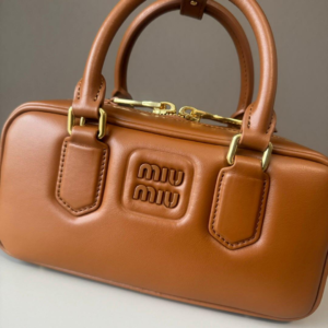 miu miu شنطة