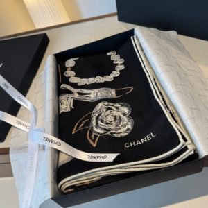 gucci اسكارف