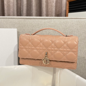 شنطة نسائية dior 45