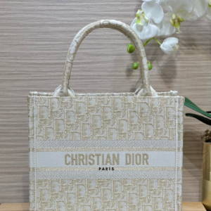 109 dior شنطة