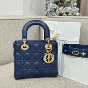 87 dior شنطة